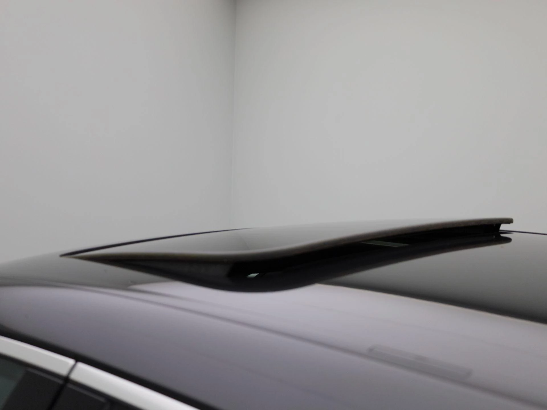 Mercedes-Benz-EQC-image-49