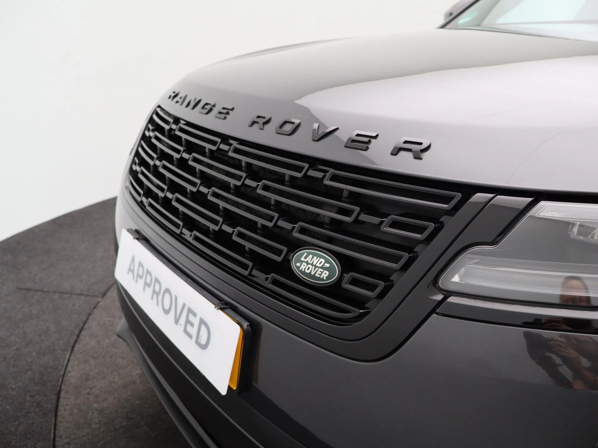 Land Rover-Range Rover Velar-image-41