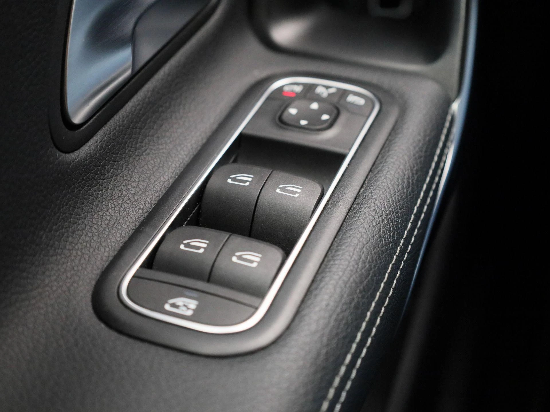 Mercedes-Benz-CLA-image-34