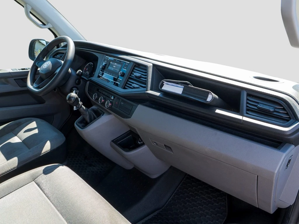 Volkswagen-Transporter-image-10