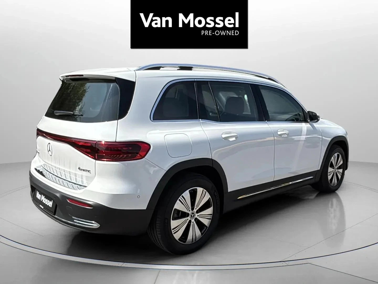 Mercedes-Benz-EQB-image-1