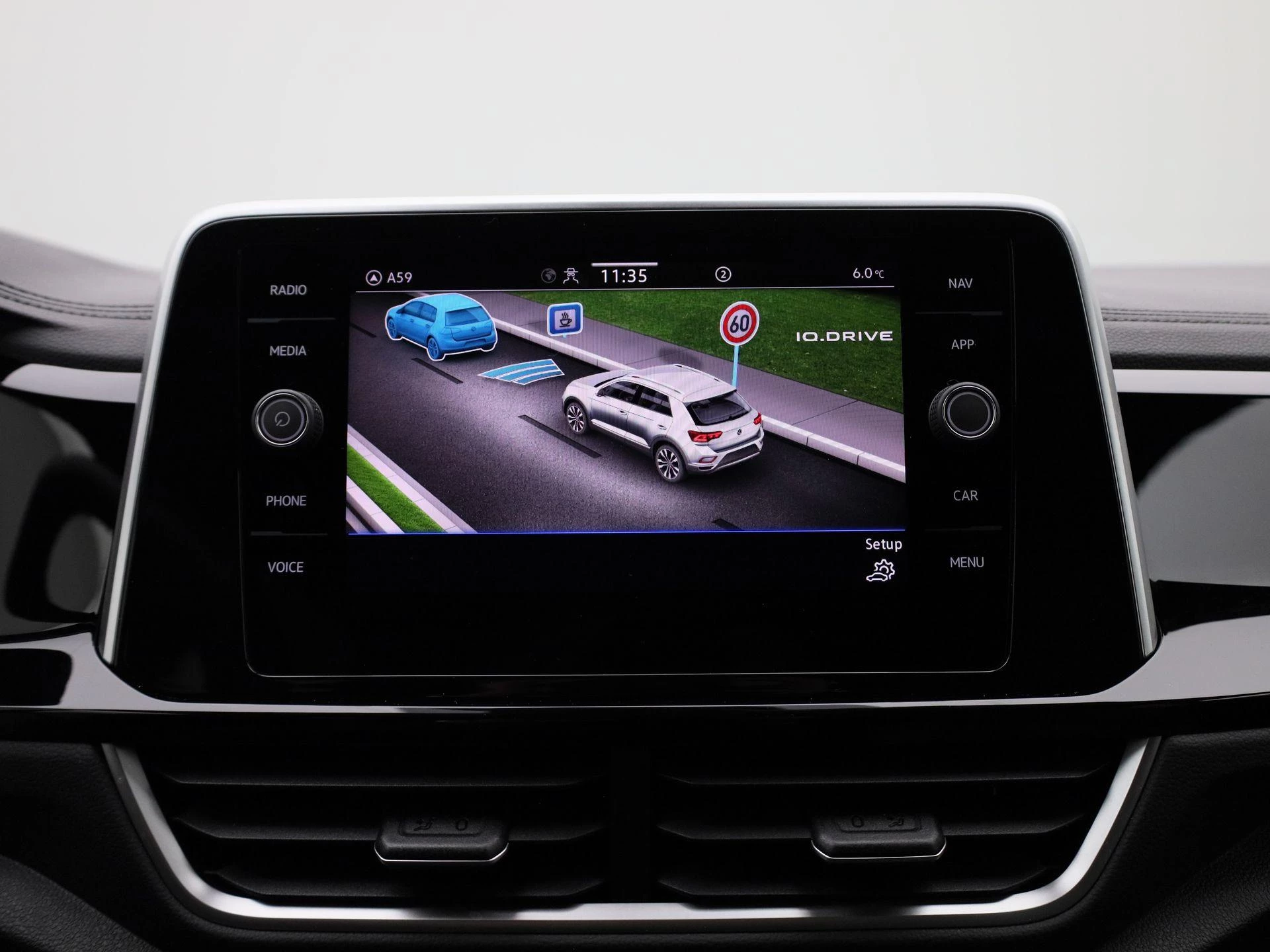 Volkswagen-T-Roc-image-28