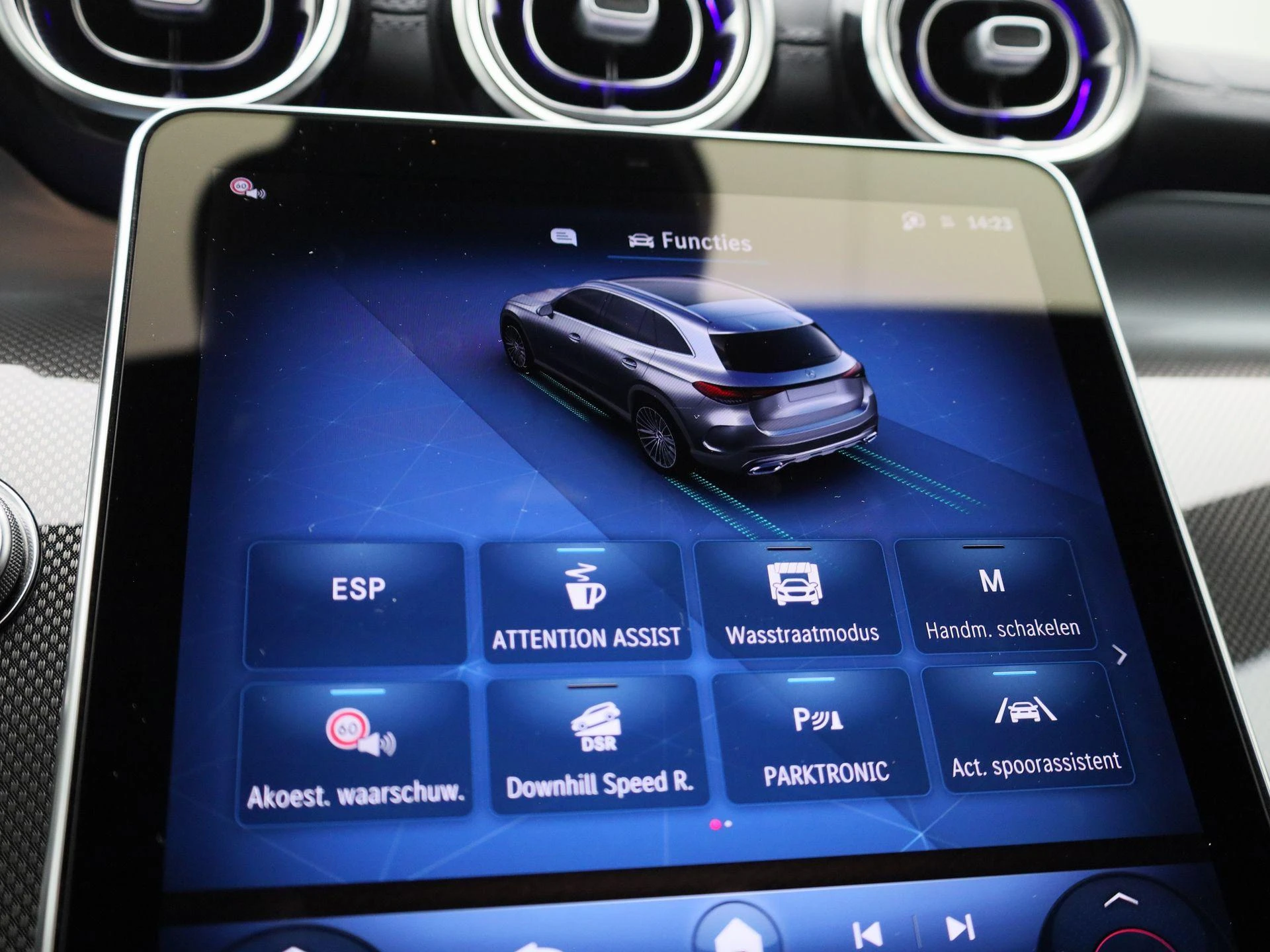 Mercedes-Benz-GLC-image-30