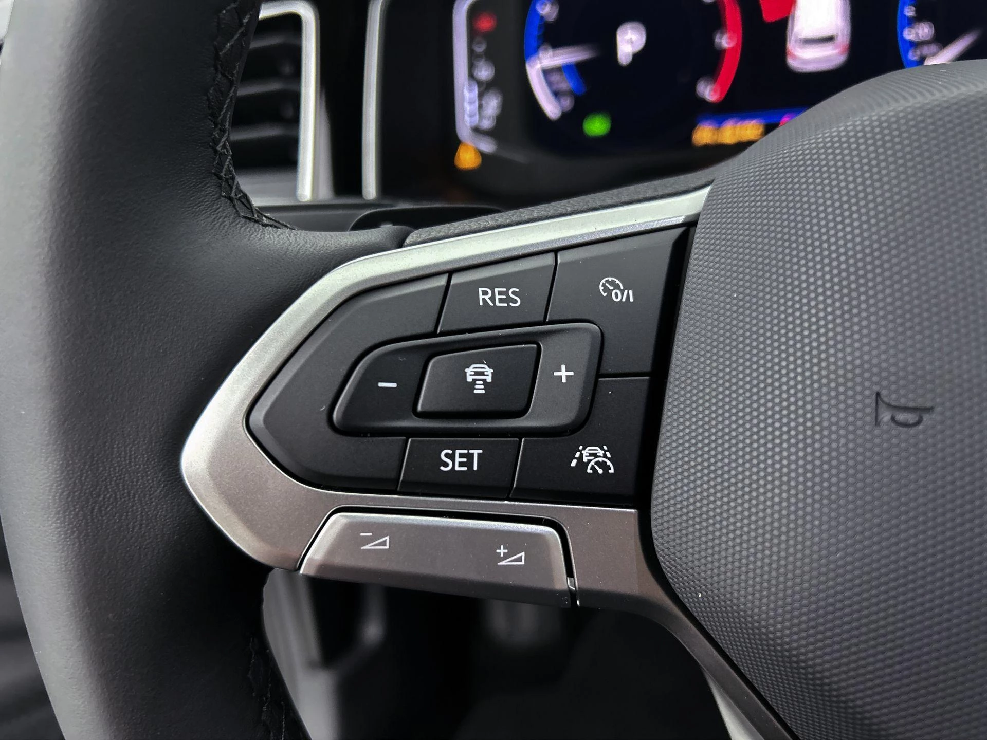 Volkswagen-Polo-image-10