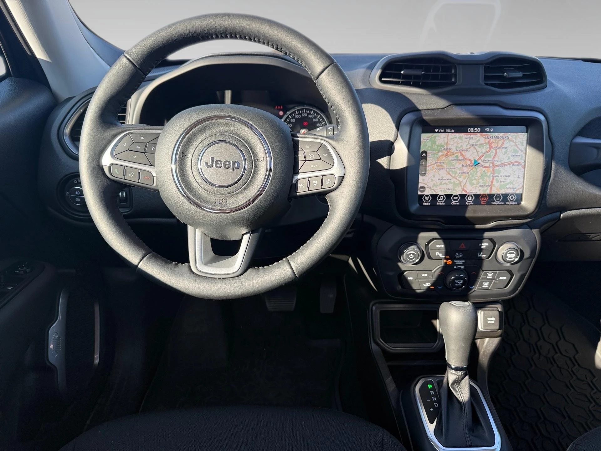 Jeep-Renegade-image-13