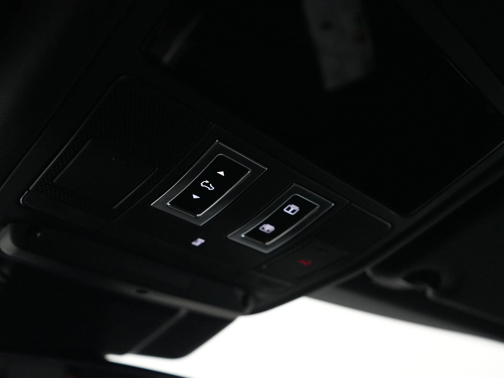 Land Rover-Range Rover Evoque-image-17