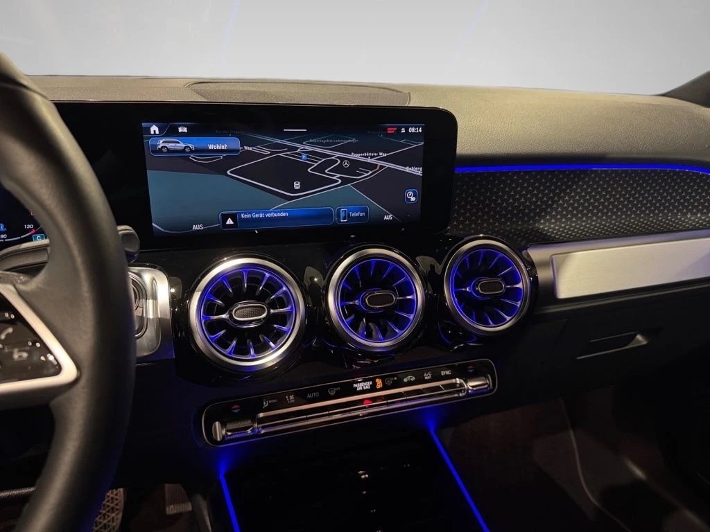 Mercedes-Benz-GLB 200 d-image-7