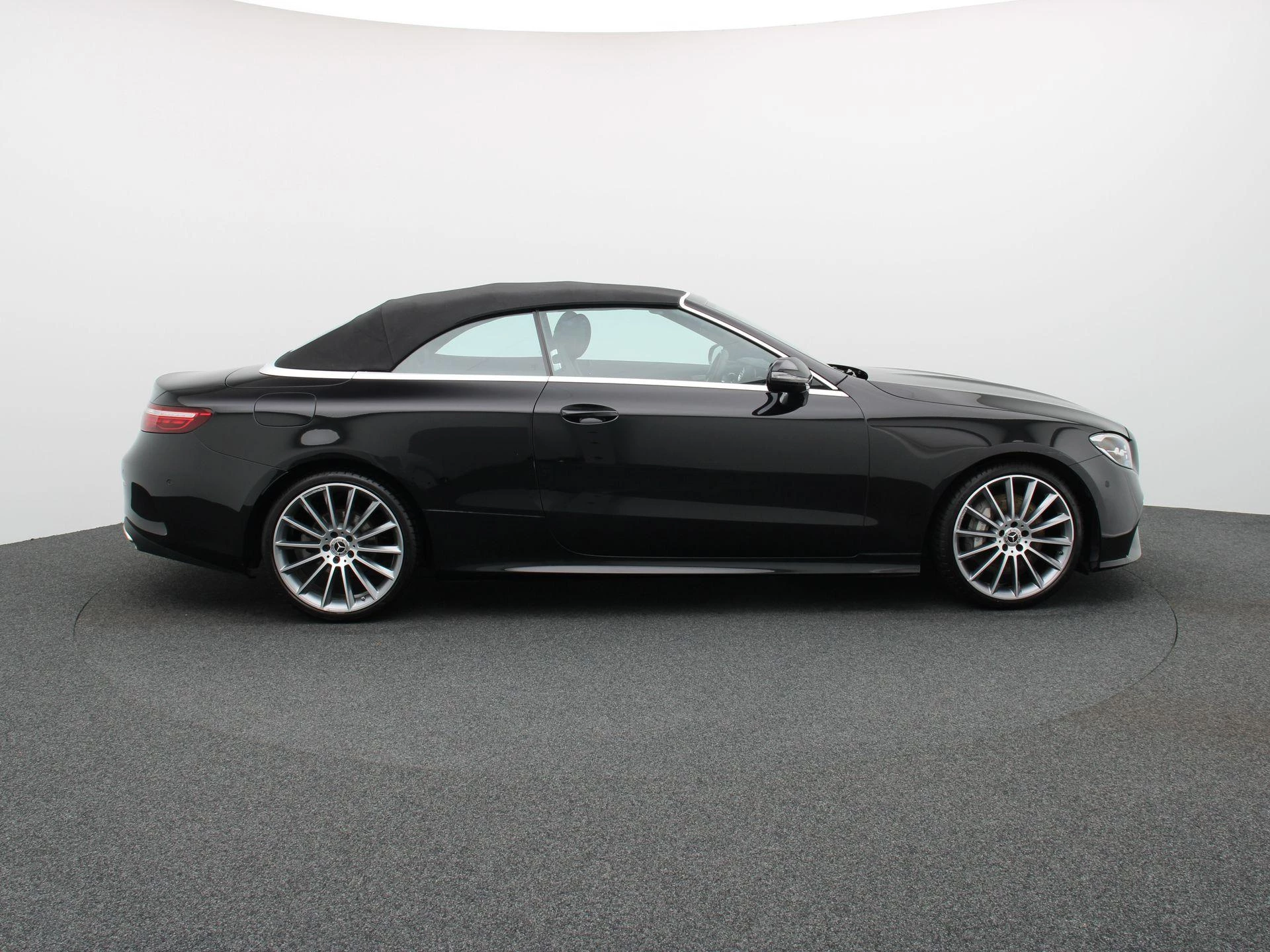 Mercedes-Benz E-Klasse 300 AMG Line Cabrio + AIR BODY CONTROL + LED + CAMERA +