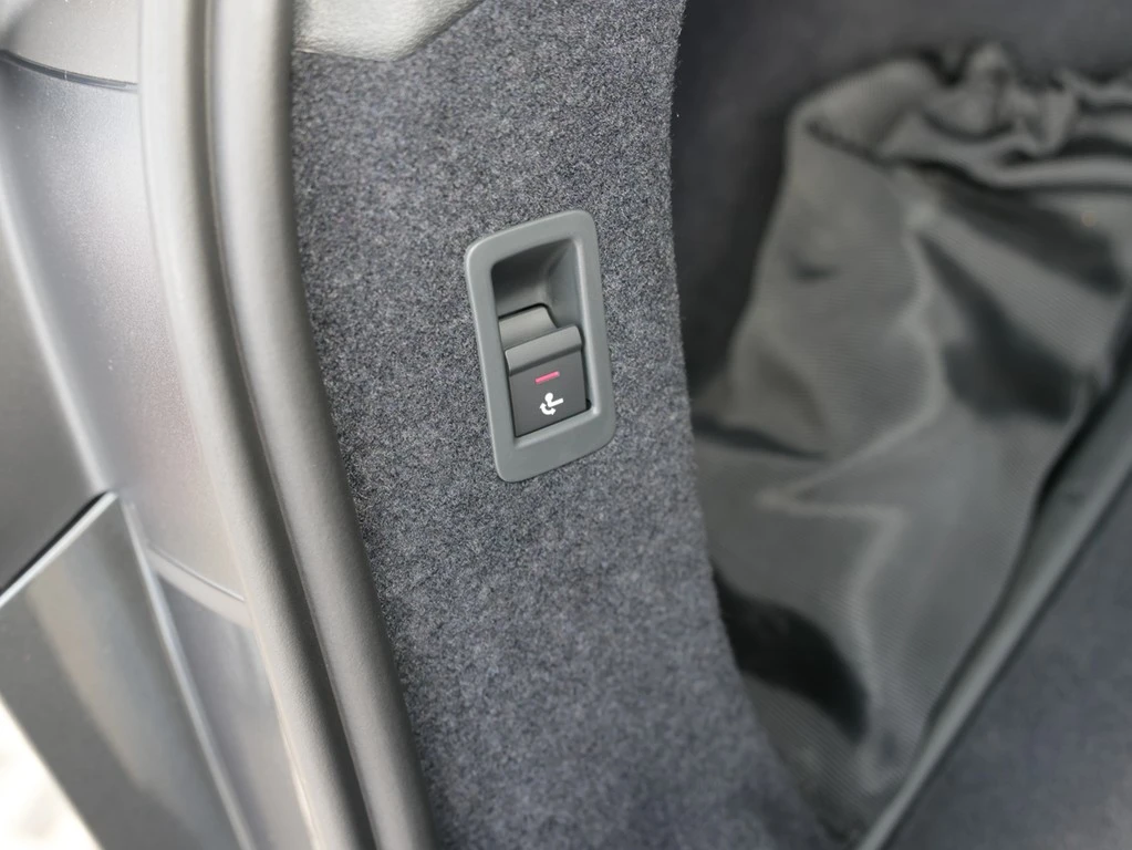 Audi-S6 Avant e-tron-image-16
