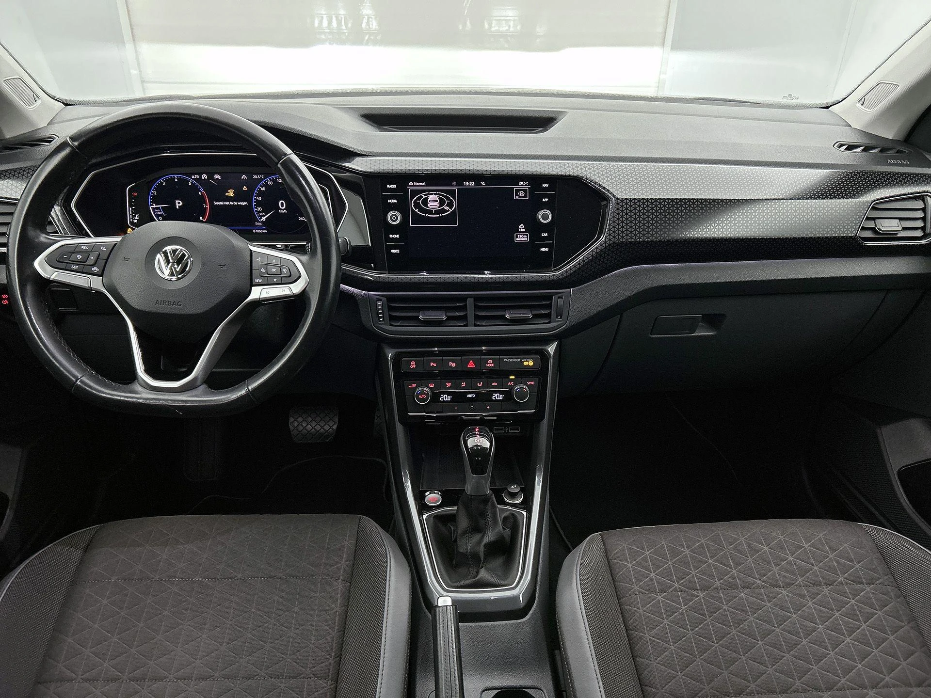 Volkswagen-T-Cross-image-18