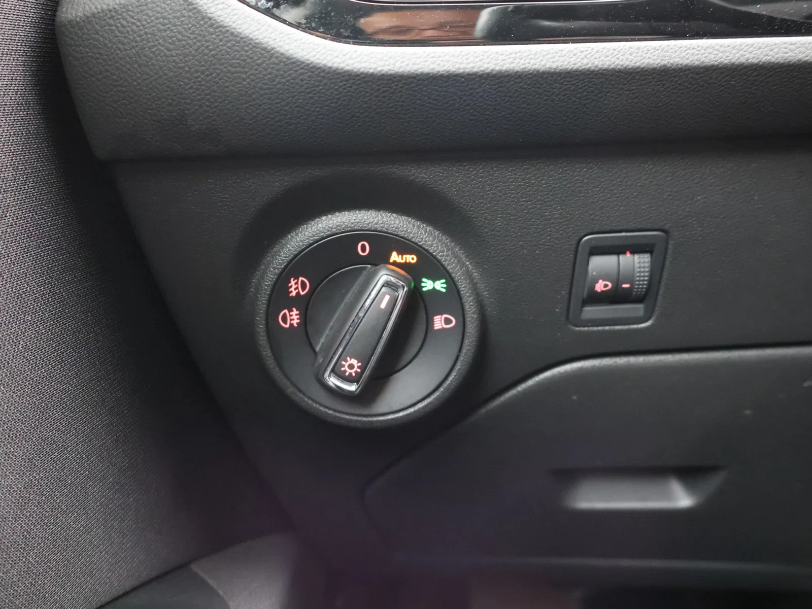 SEAT Leon Leon 1.2TSI *CRUISE CONTROL*PDC*NAVI*RADIO*AIRCO*BLTH*...*