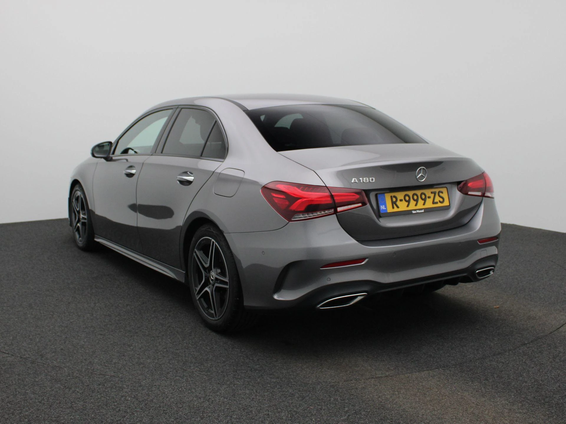 Mercedes-Benz-A-Klasse-image-1