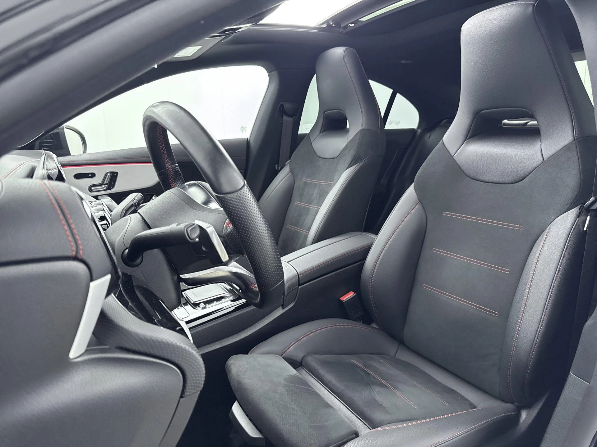 Mercedes-Benz-CLA-image-22