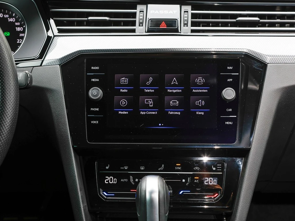 Volkswagen-Passat-image-11