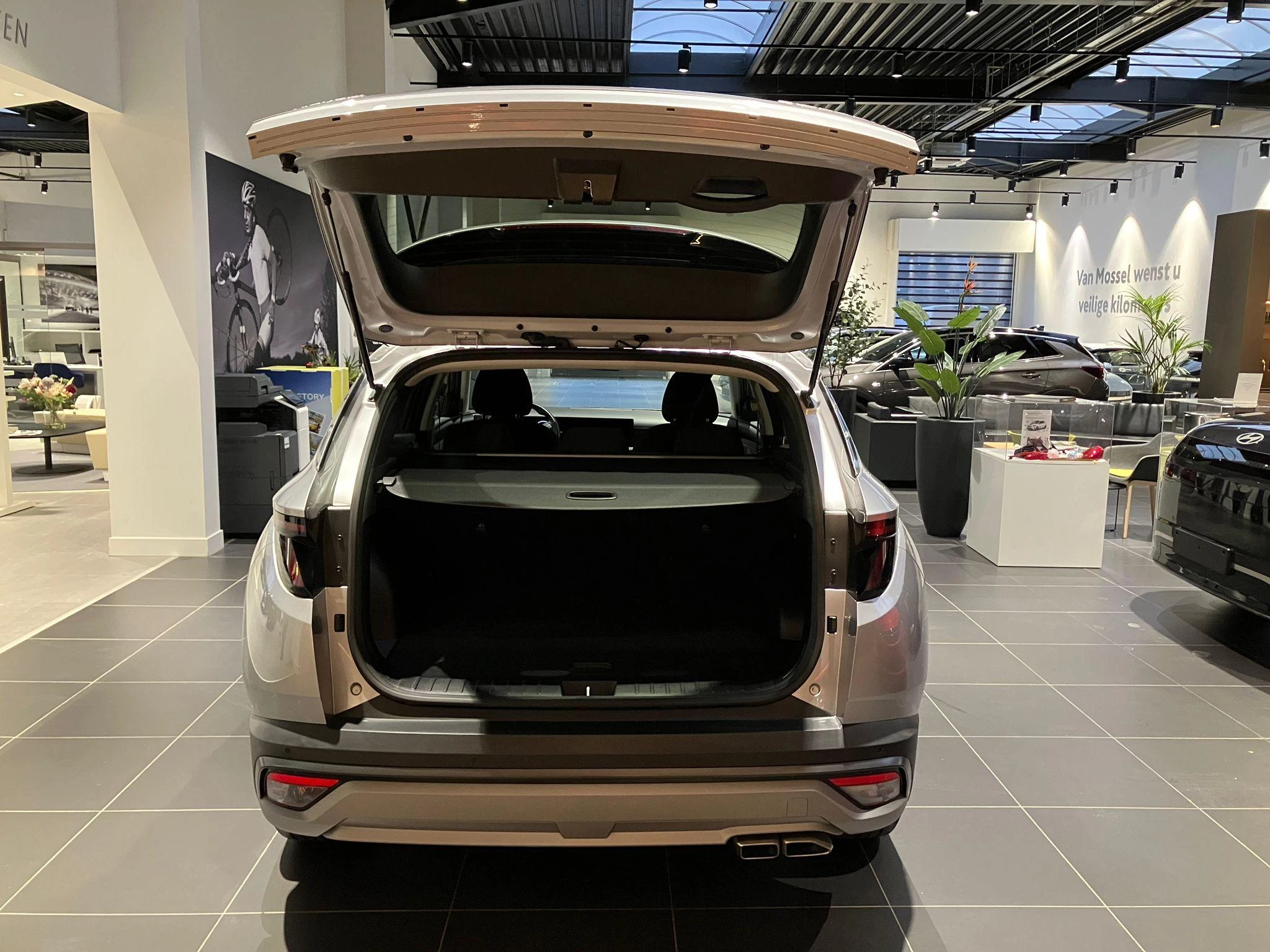 Hyundai-Tucson Hybrid-image-9