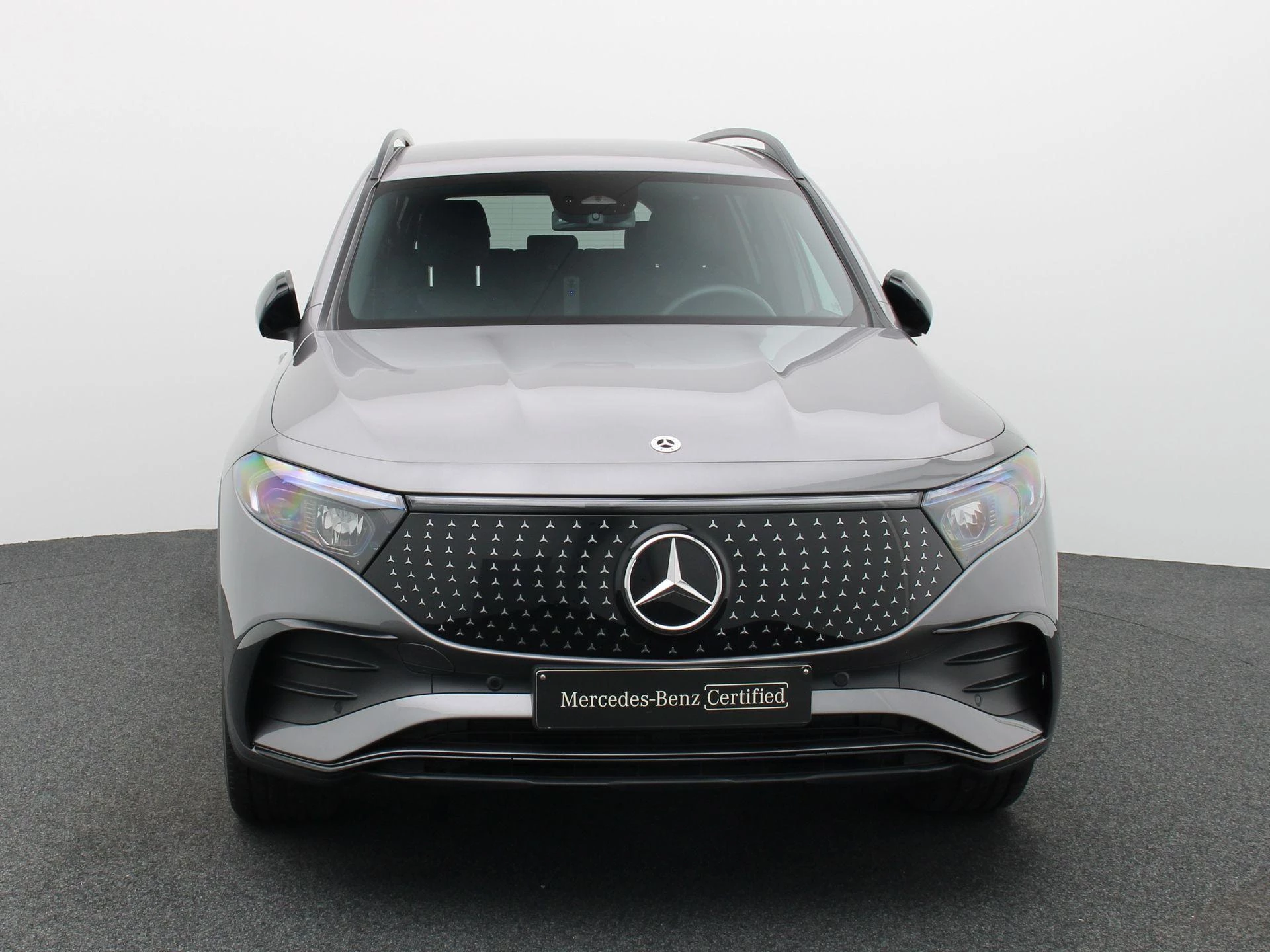 Mercedes-Benz-EQB-image-2