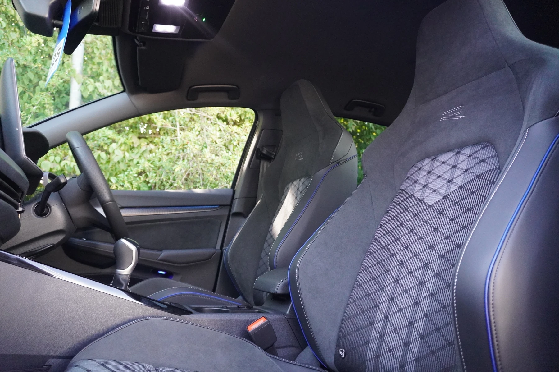 Volkswagen-Golf-image-8