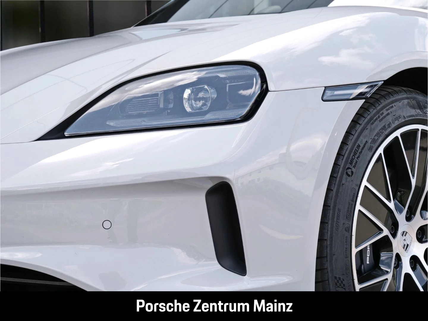 Porsche-Taycan-image-9