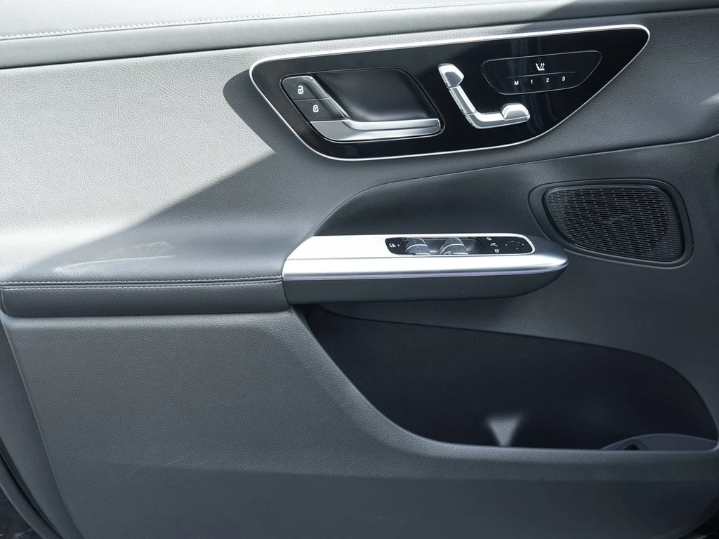 Mercedes-Benz-GLC-image-16