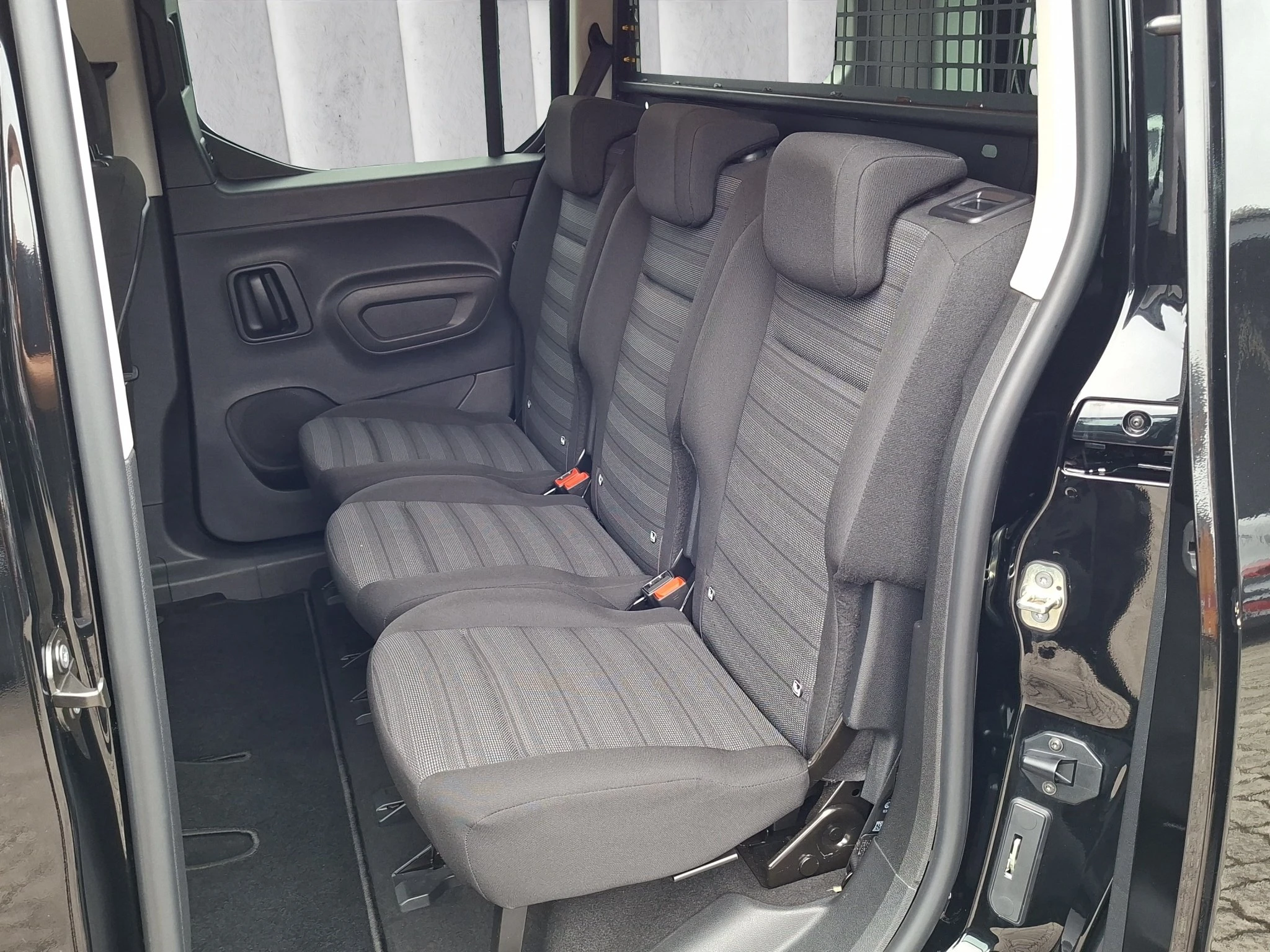 Opel-Combo-e Life-image-10