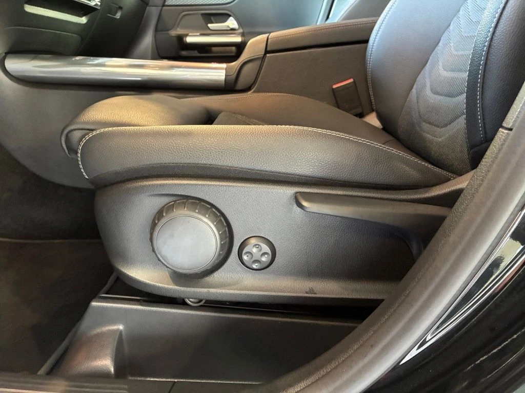 Mercedes-Benz-GLA 200 d-image-8
