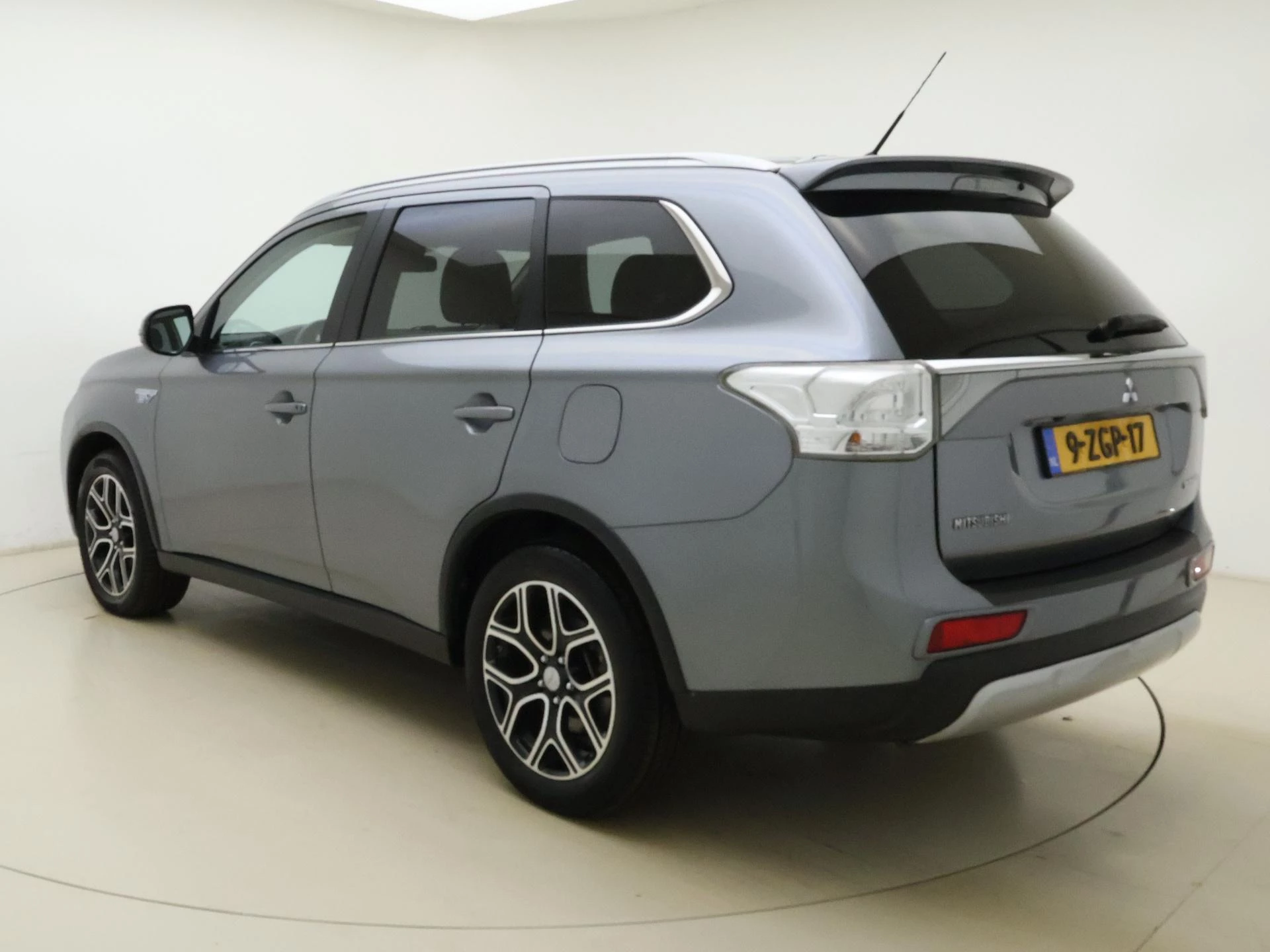 Mitsubishi-Outlander-image-6