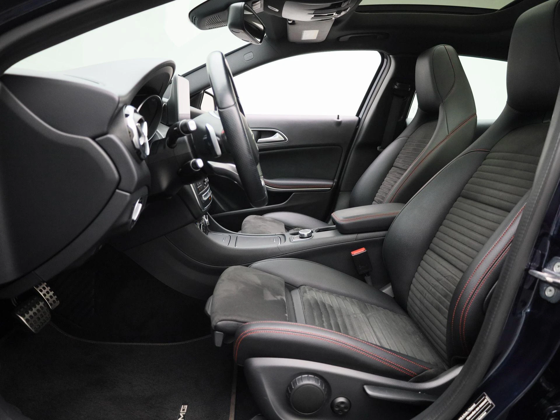 Mercedes-Benz-GLA-image-10