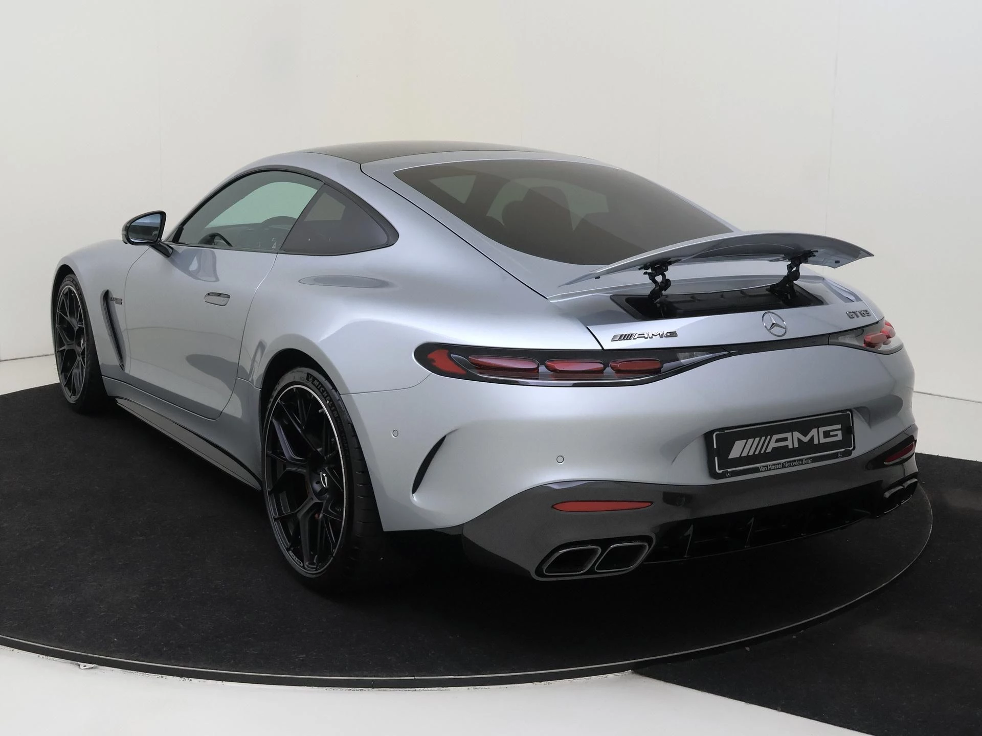 Mercedes-AMG-GT-image-6