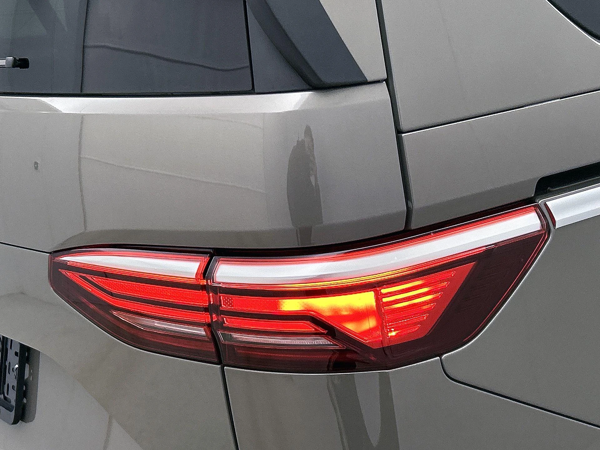 Volkswagen-Multivan-image-13