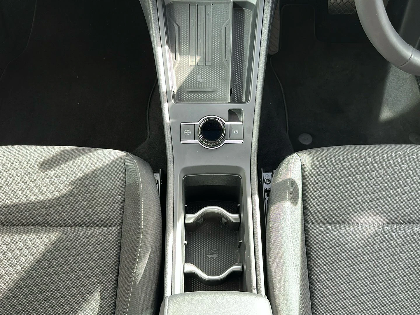 Volkswagen-T-Roc-image-11