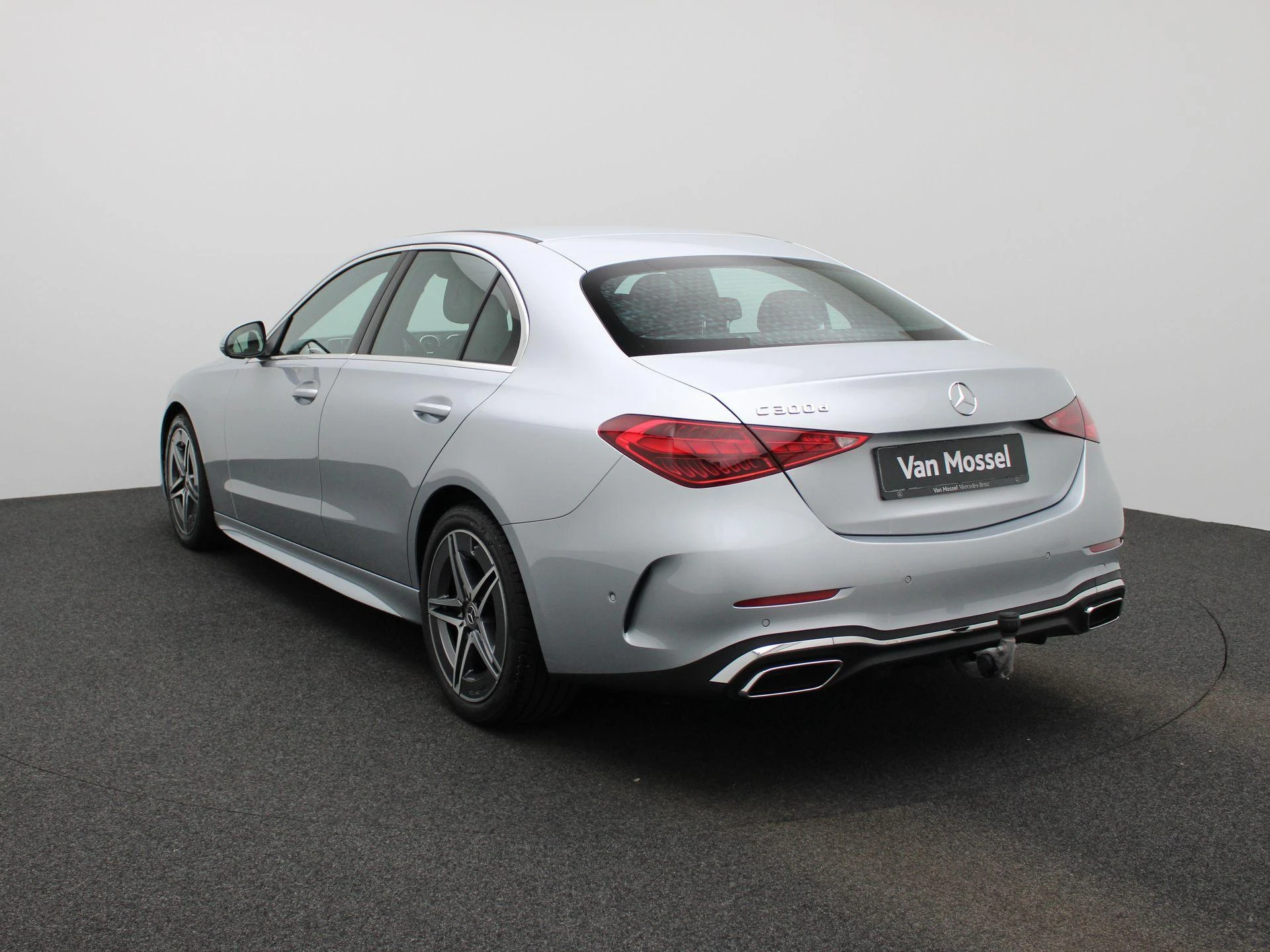 Mercedes-Benz-C-Klasse-image-1