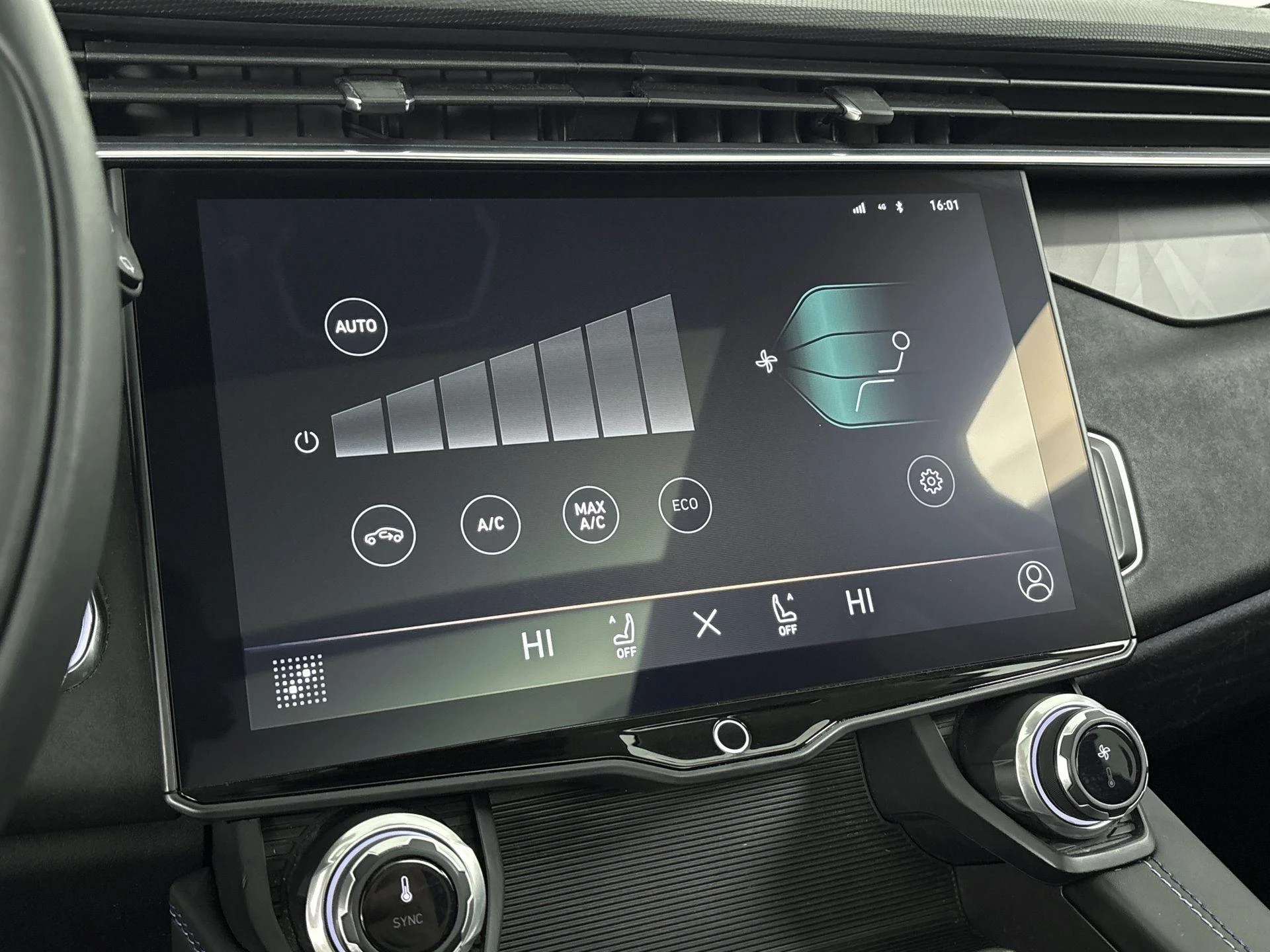 Lynk & Co-01-image-28