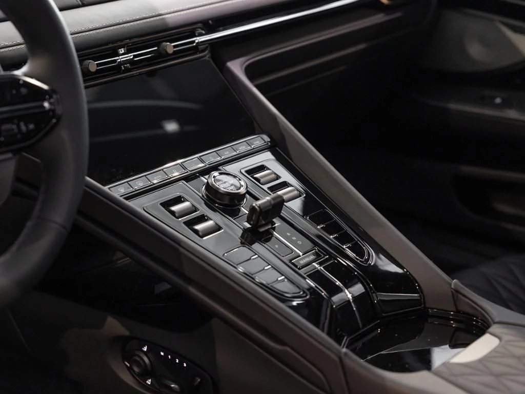 Aston Martin DB12 Coupe Aston Martin Hamburg