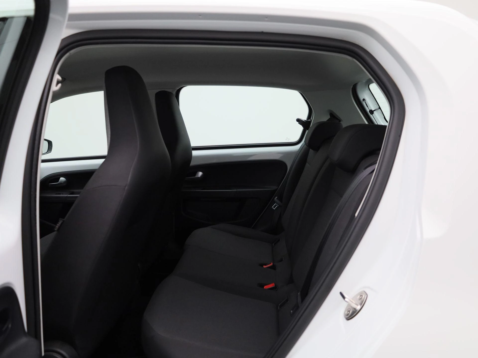 Volkswagen-up!-image-9