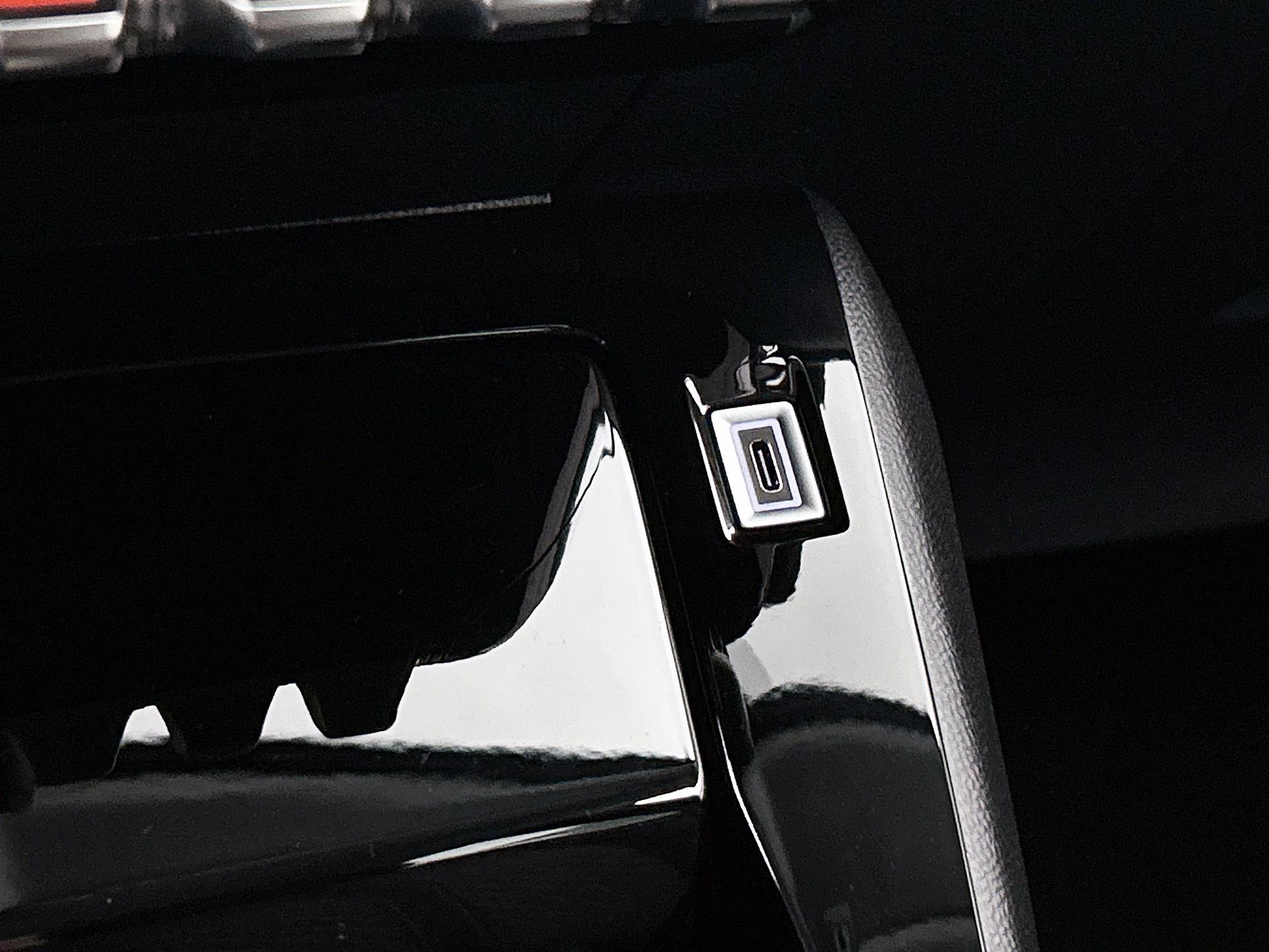 Peugeot 208 1.2 Hybrid 110 e-DCS6 Allure
