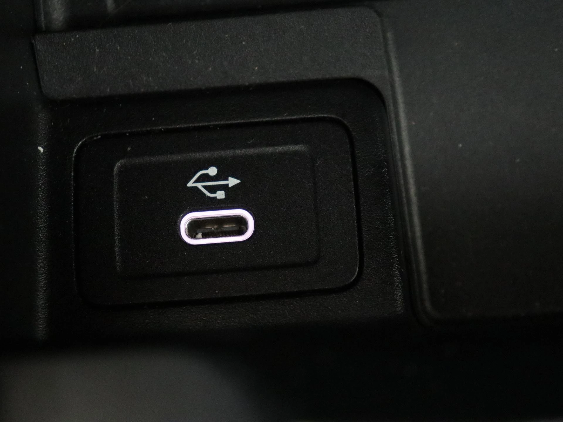 Mercedes-Benz-CLA-image-20