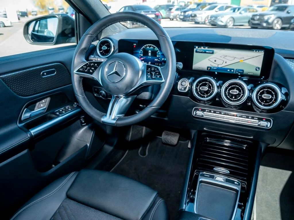Mercedes-Benz-GLA 200 d-image-9