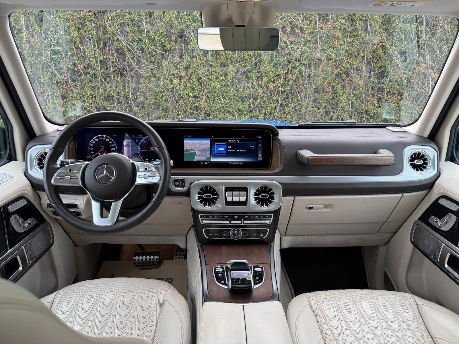 Mercedes-Benz-G-Klasse-image-10