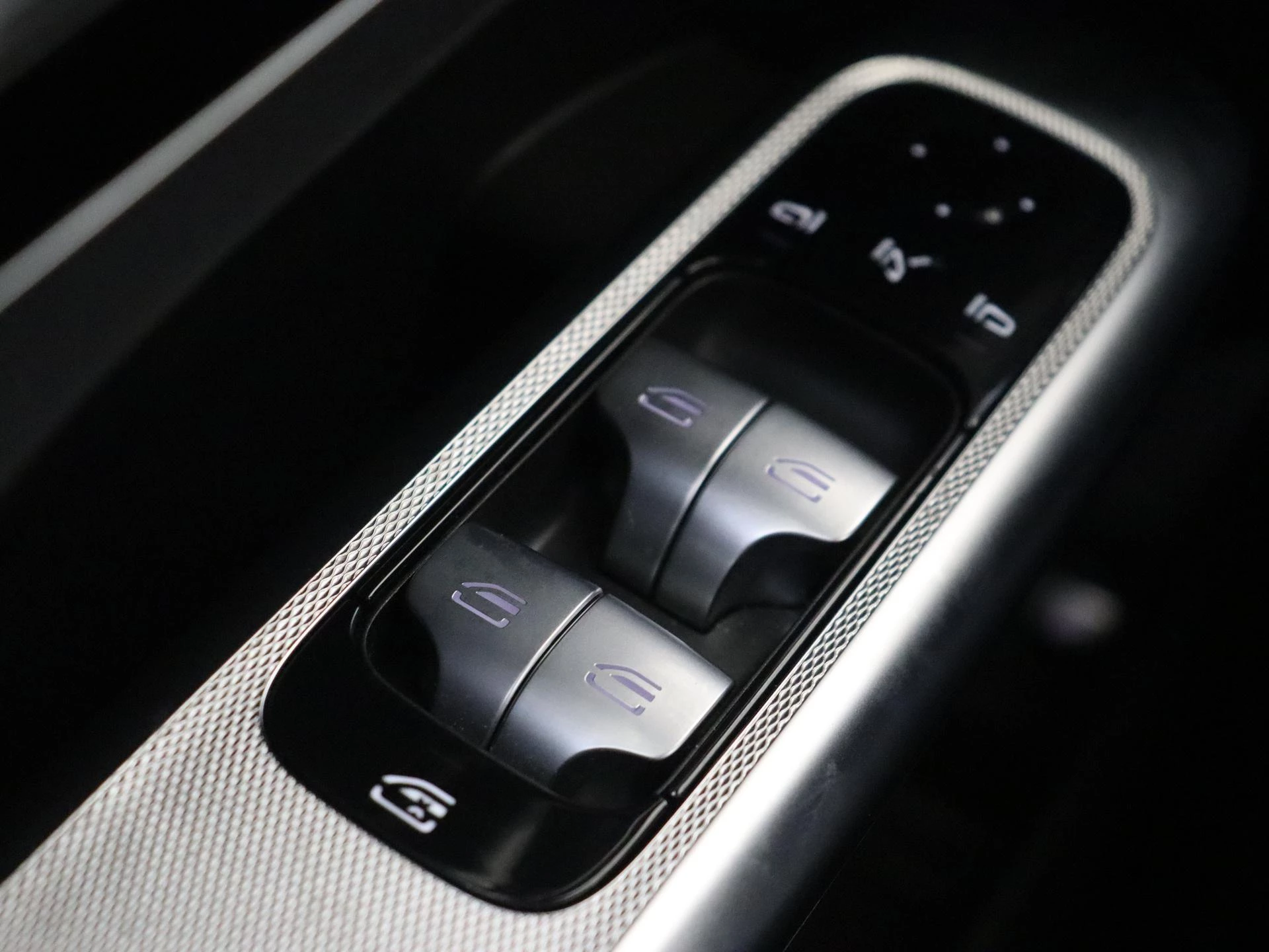 Mercedes-Benz-GLC-image-31