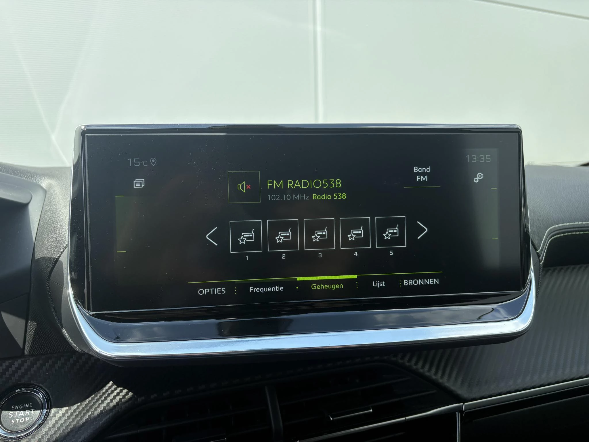 Peugeot-208-image-18
