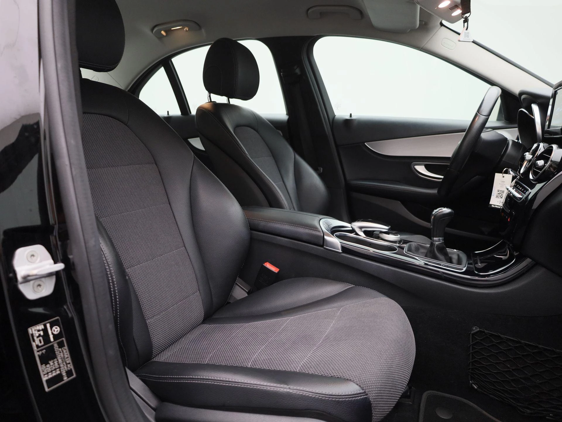 Mercedes-Benz-C-Klasse-image-29