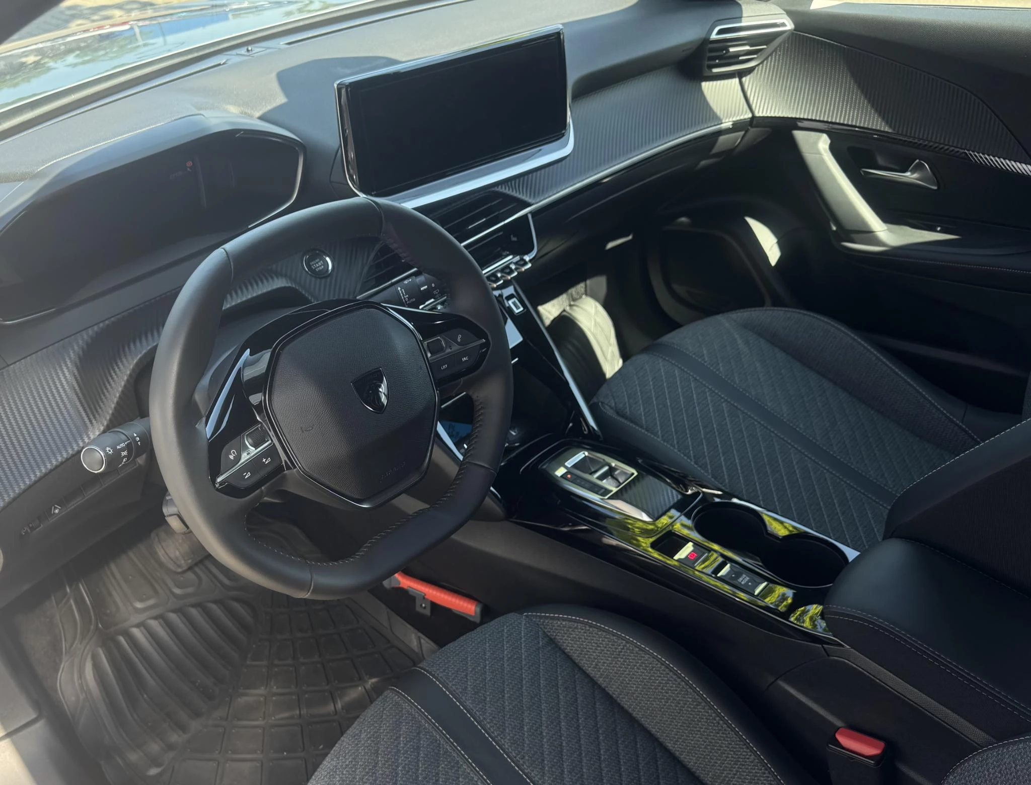 Peugeot e-2008 EV Allure 54 kWh