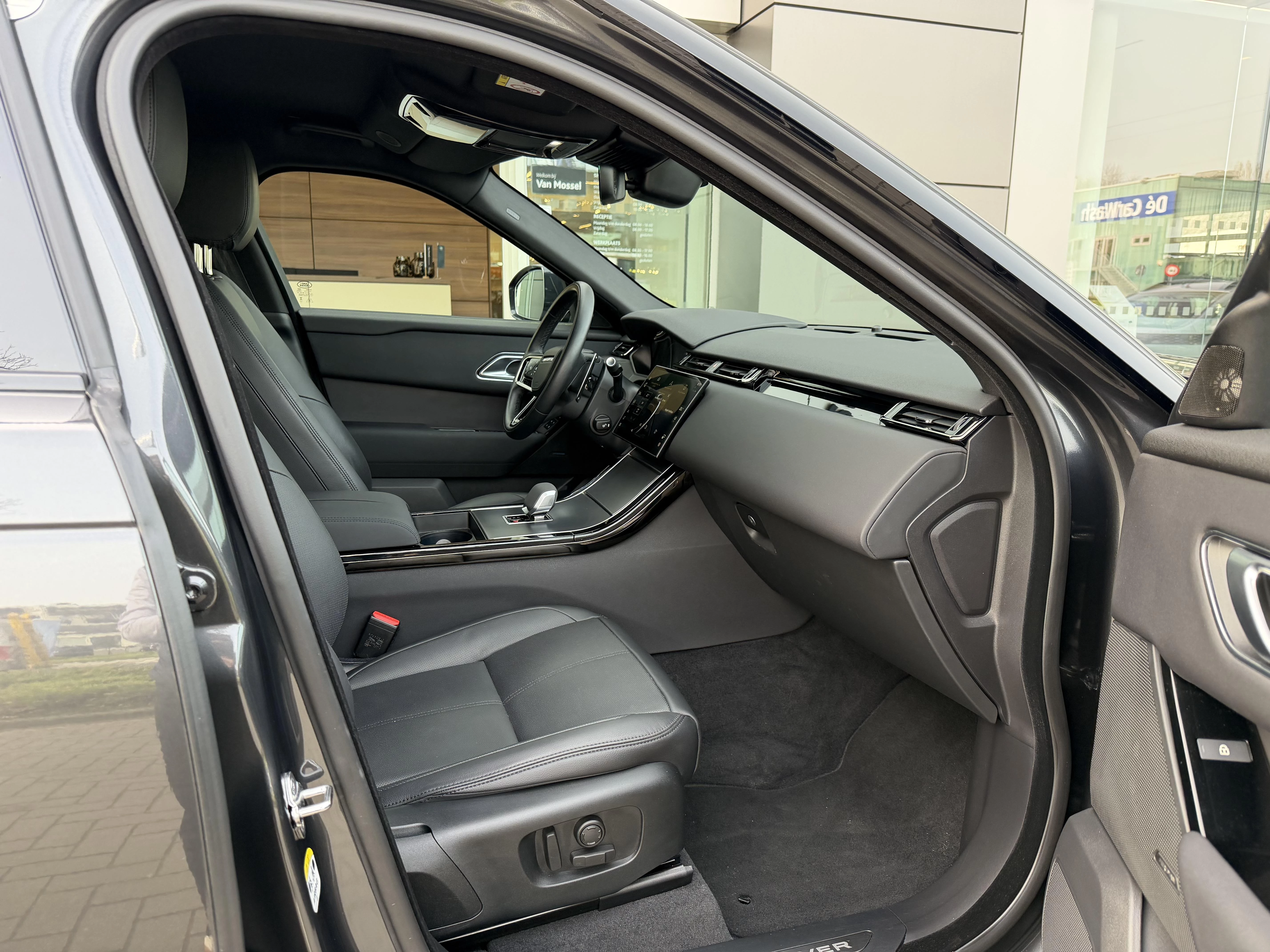 Land Rover Range Rover Velar P400e Dynamic SE AWD