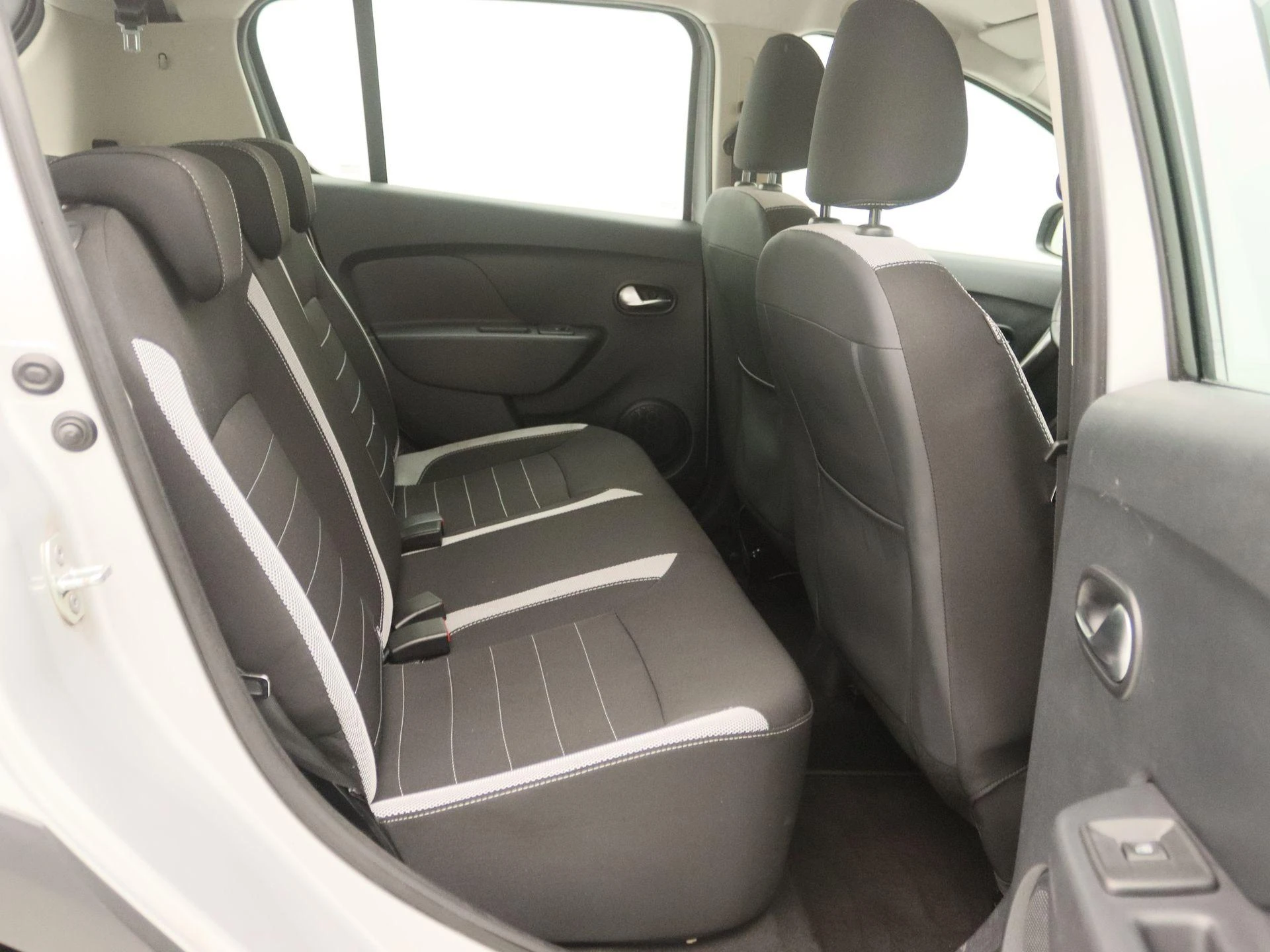 Dacia-Sandero Stepway-image-24