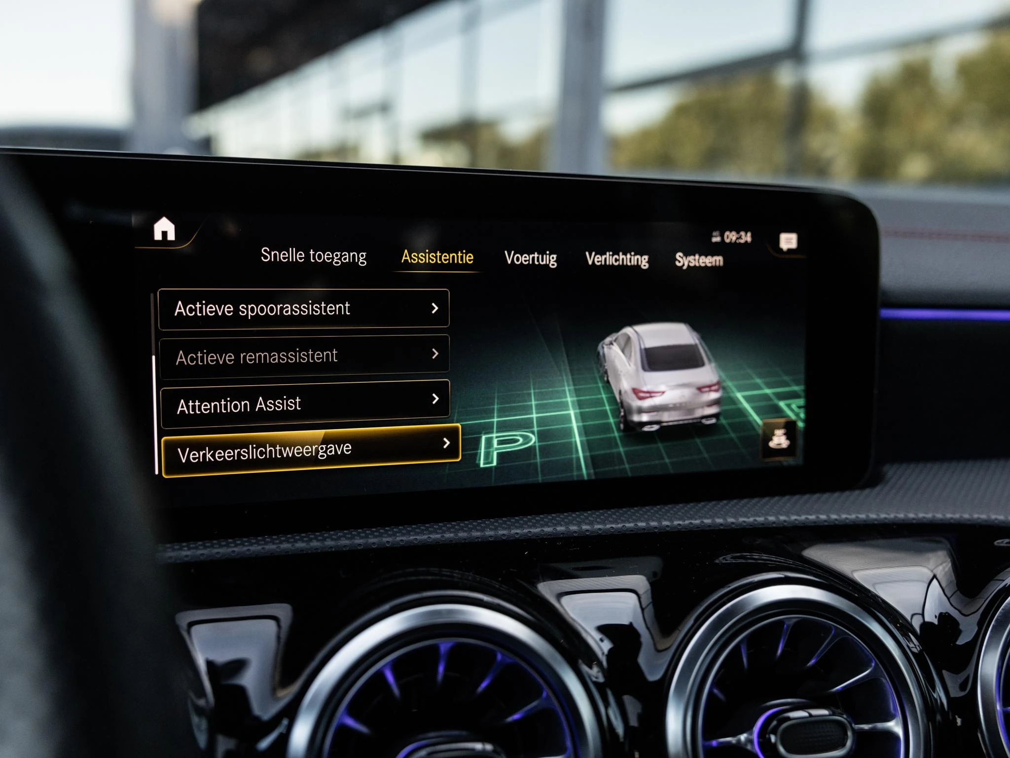 Mercedes-Benz-CLA-image-41