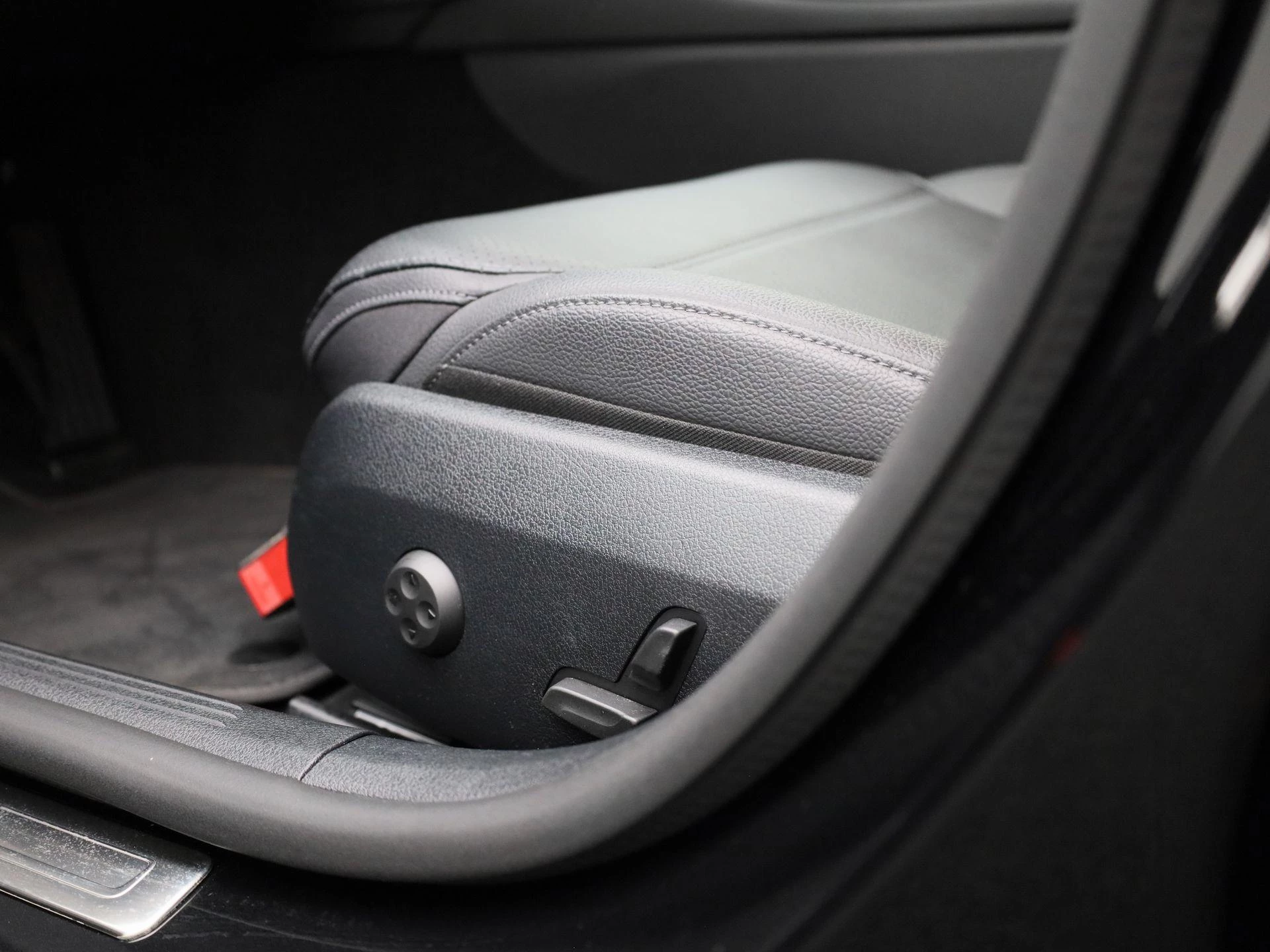 Mercedes-Benz-C-Klasse-image-35
