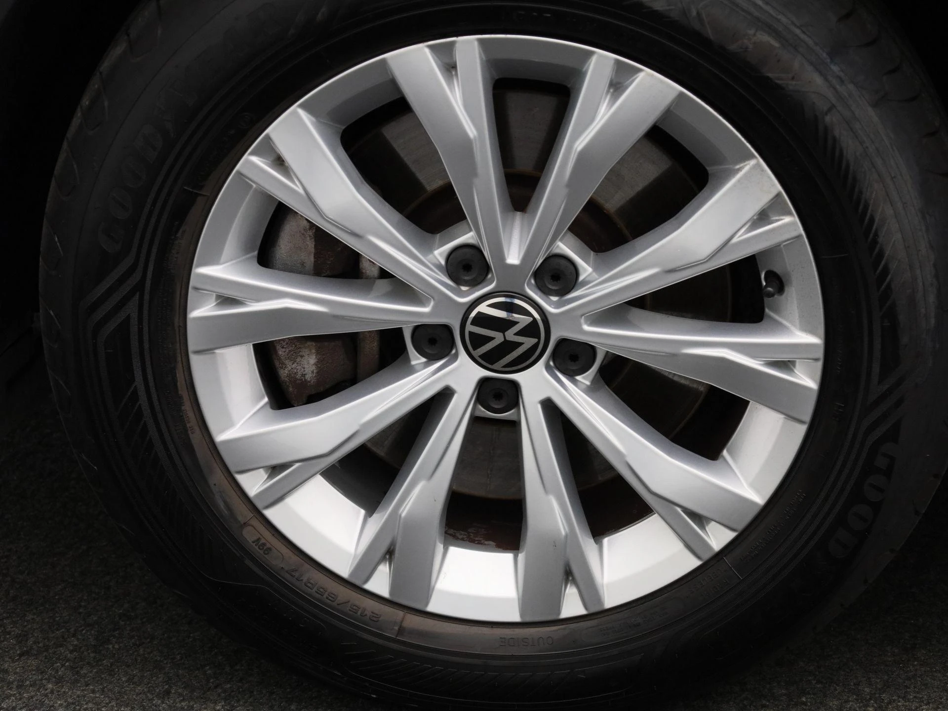 Volkswagen-Tiguan-image-16
