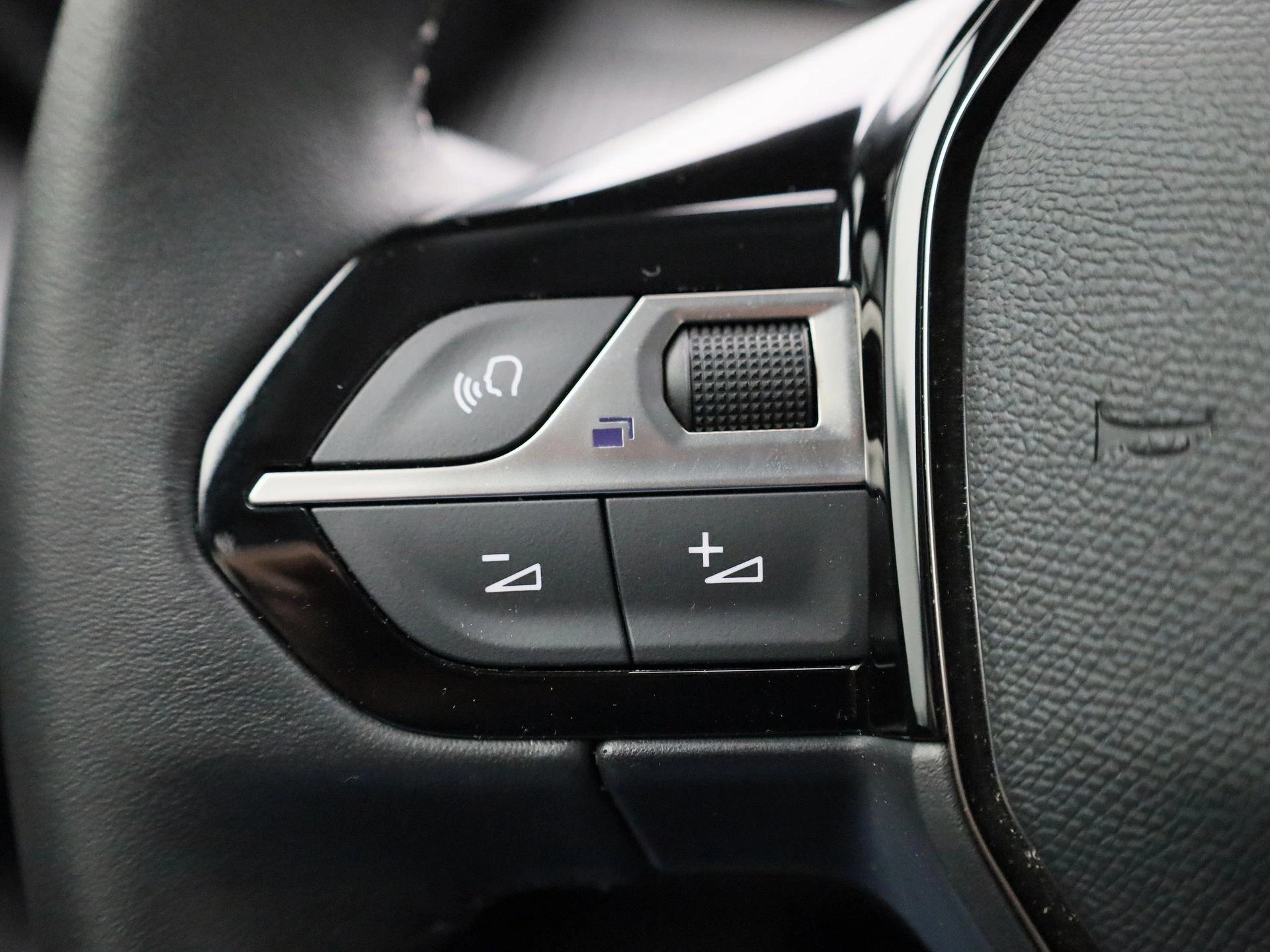 Peugeot-e-2008-image-22