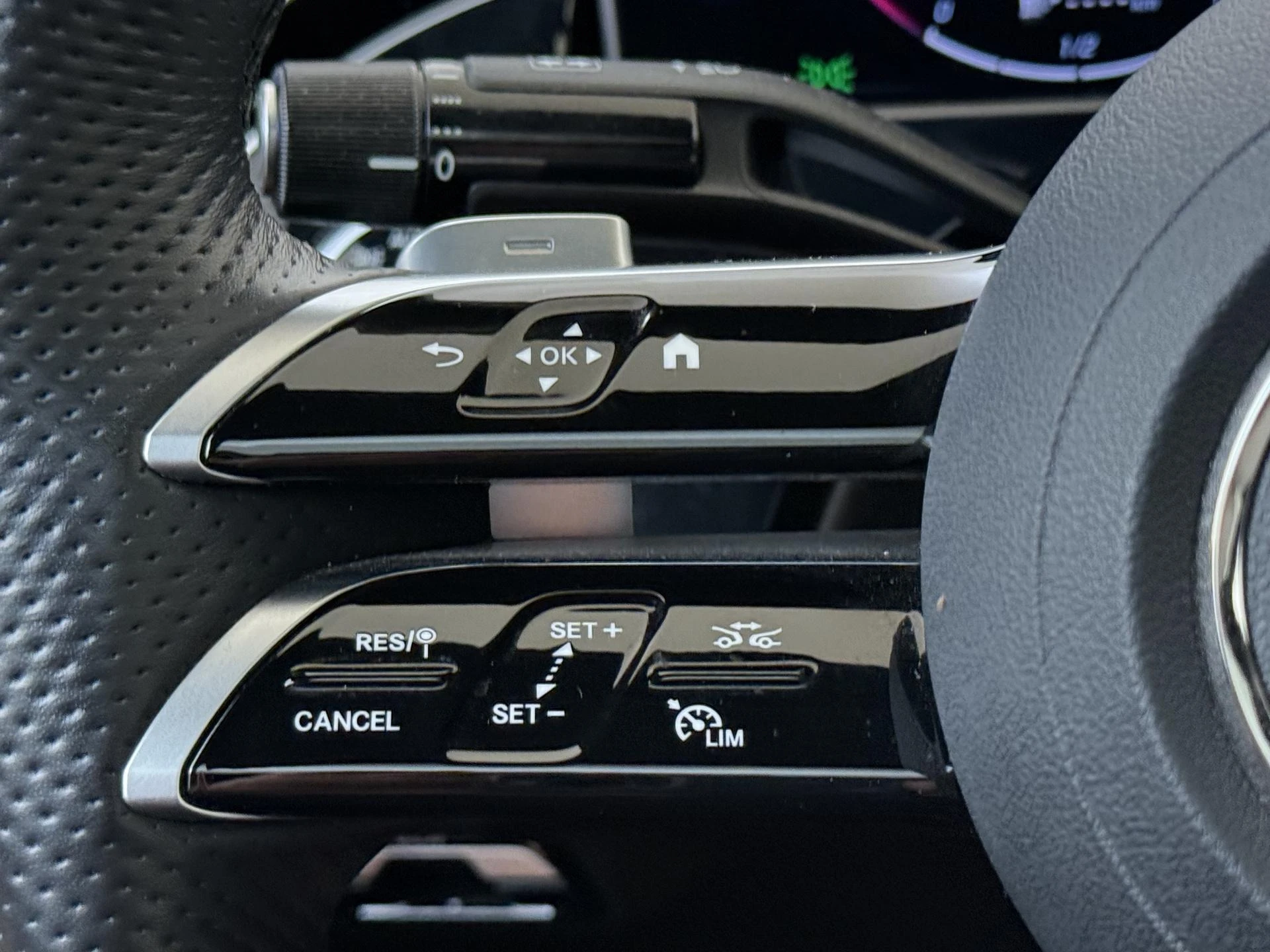 Mercedes-Benz-E-Klasse-image-12