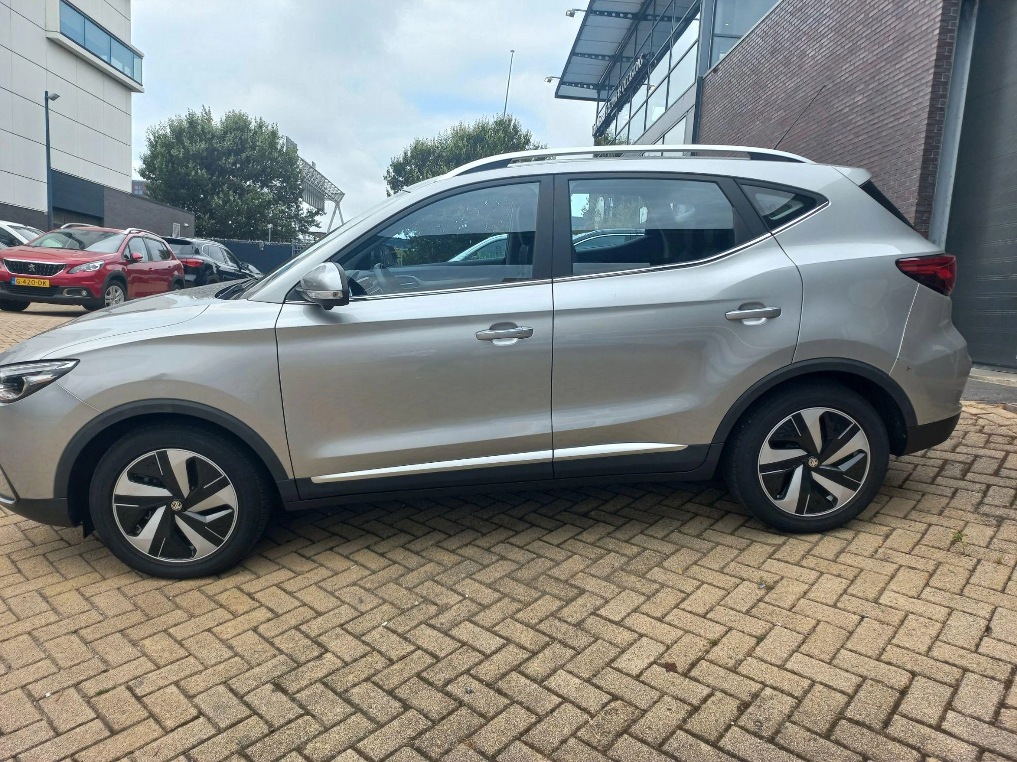 MG-ZS EV-image-2